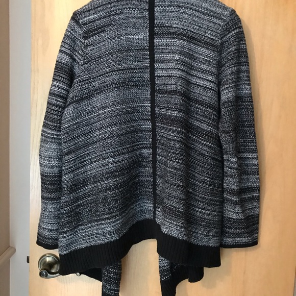 🔵 Black and white cowl neck cardigan - Picture 3 of 4